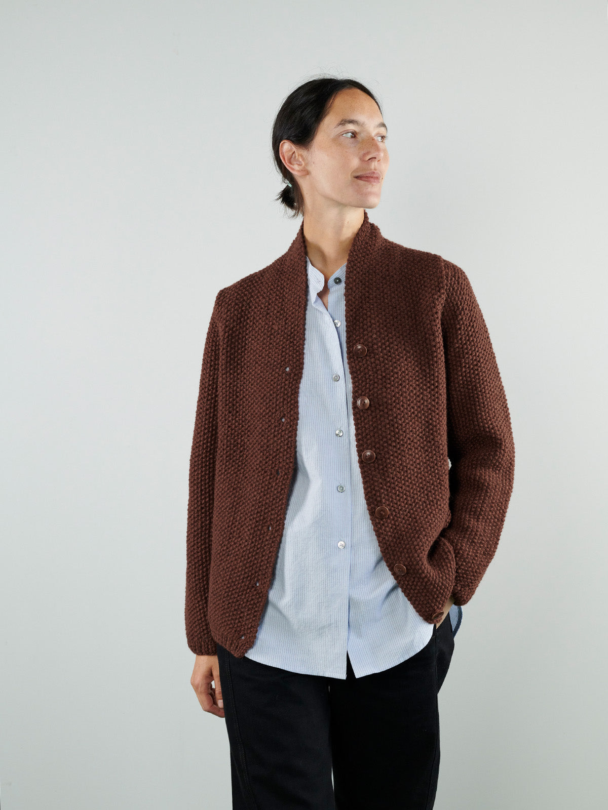 
            ERIN / HANDSTRICK / REHBRAUN