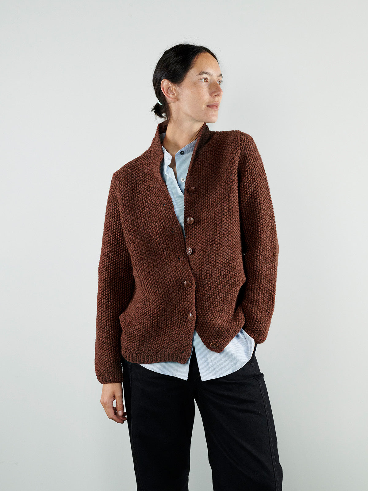 
            ERIN / HANDSTRICK / REHBRAUN