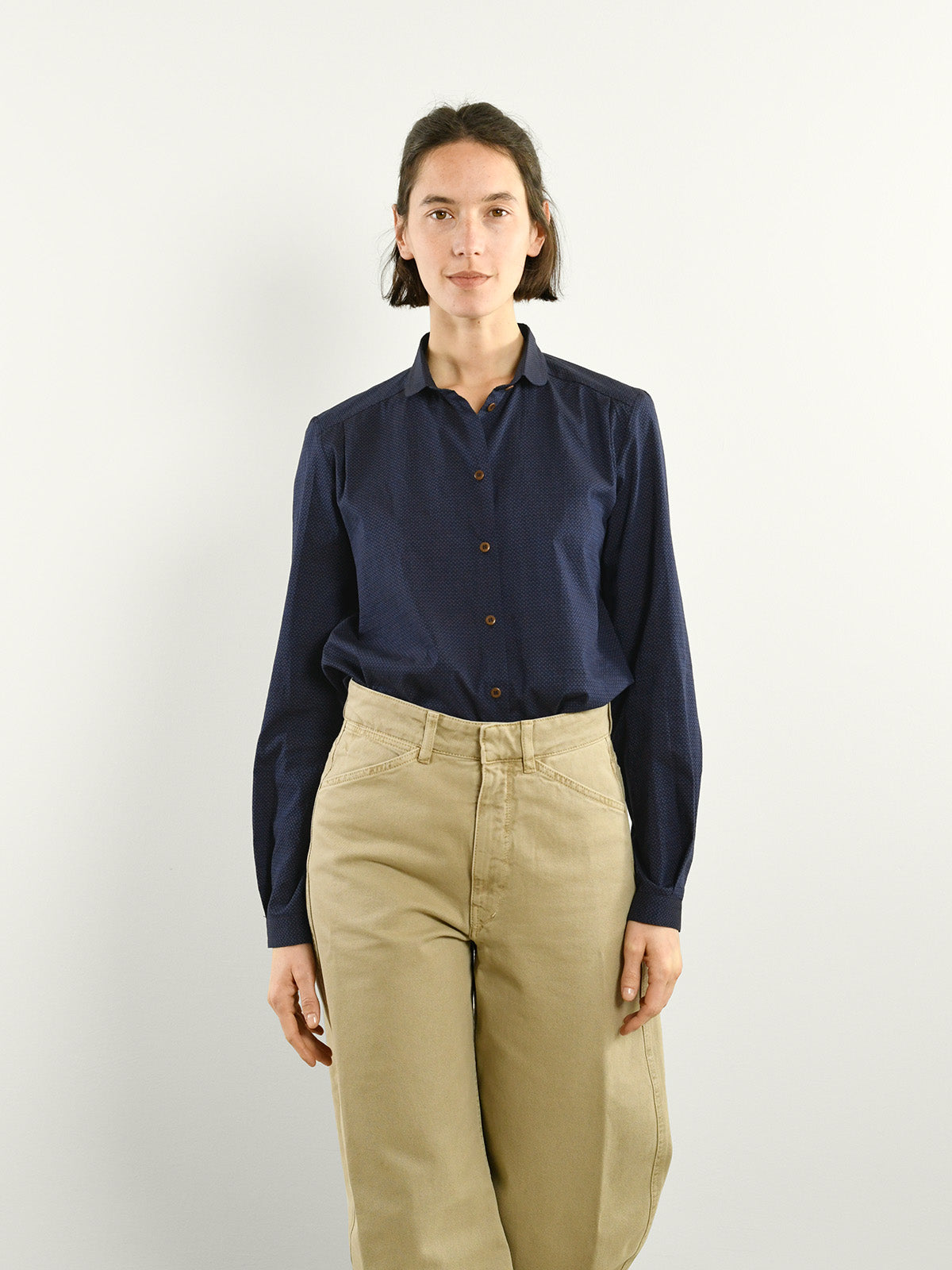 
            CAROL / INDIGO GEPUNKTET