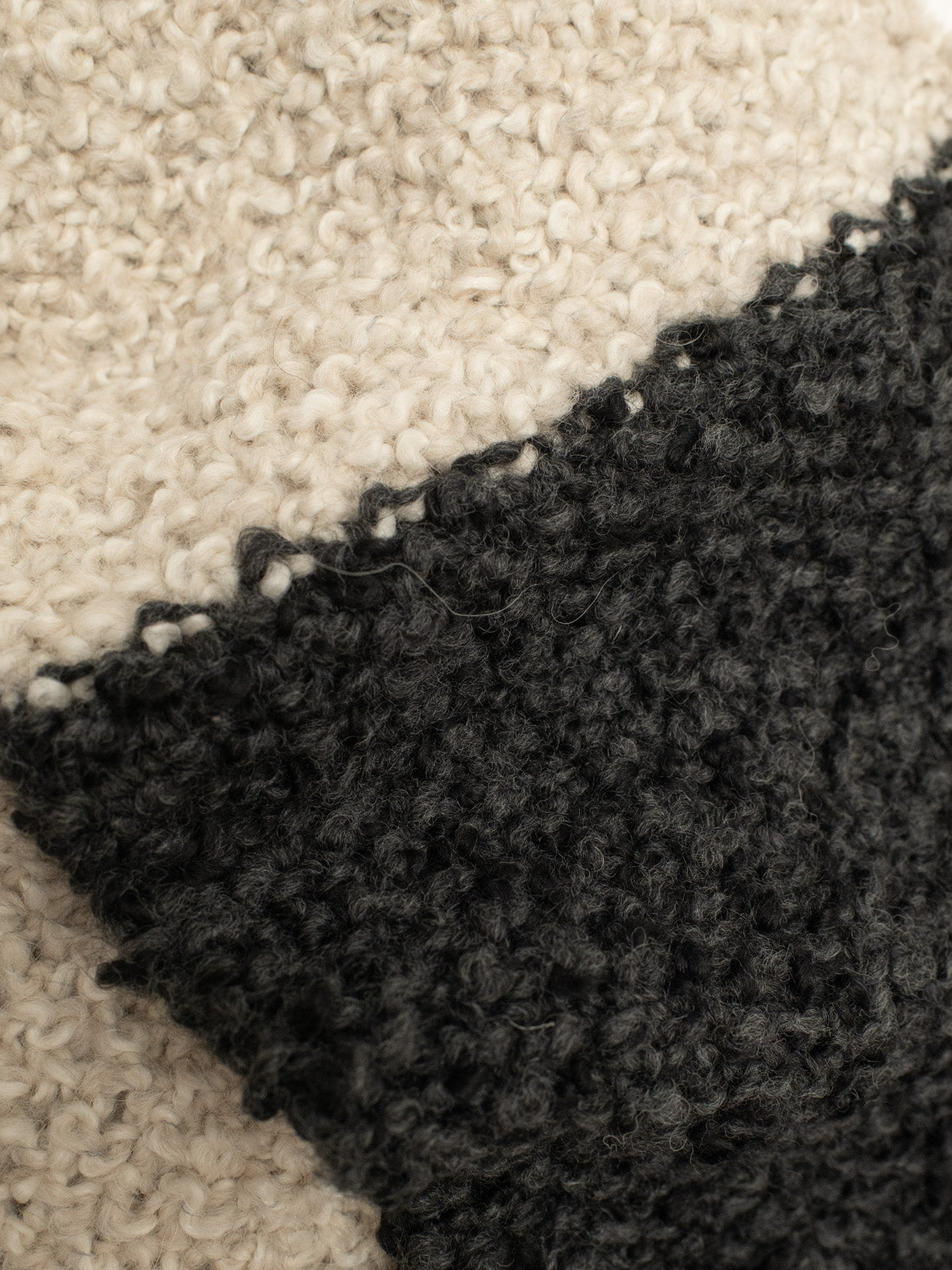 
            BRIEG / ANTHRAZIT-ECRU