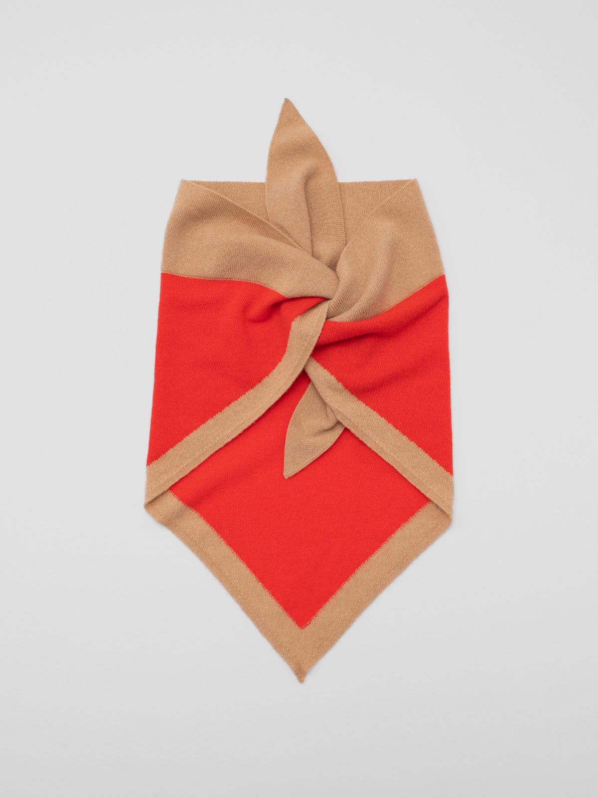 
            WILLOW / LACQUER-SAND